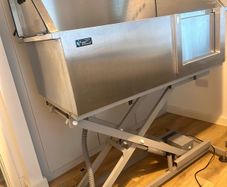 Groom Professional Supreme Stainless Steel Bath With Electric