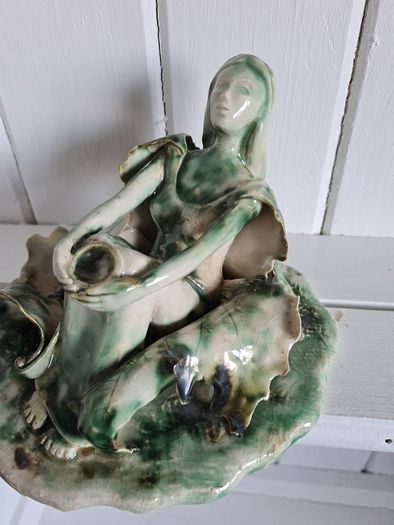pottery figure