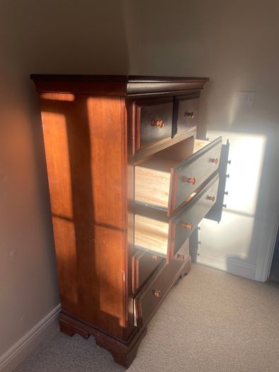 Chest of drawers