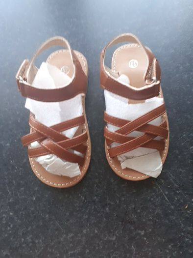 New girls tan sandals size 23 junior .Never worn .