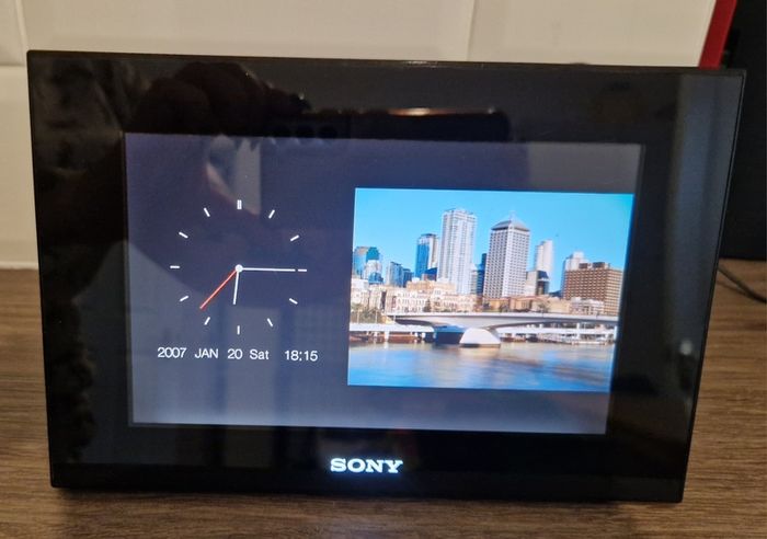 Sony S Frame