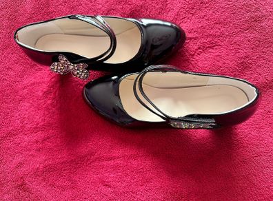 black patent court shoe