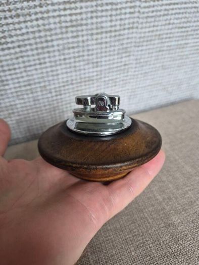 Rolstar Table Lighter with very pleasing wooden base holder