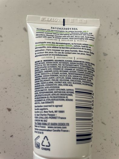 Cerave hydrating cleanser 50ml - New / Sealed