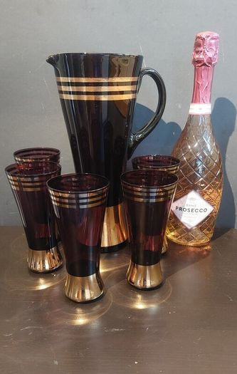 Fabulous Vintage Retro Mid-Century-Modern Hand Blown Tall Glass Pitcher with Four Matching Hi-Ball Glasses in Purple/Amethyst Glass with Rose Gold Gilt Banding - Prosecco Not Included!