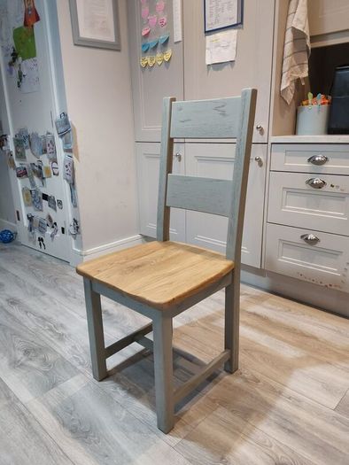 Set of 4 dining room chairs