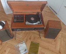 Stunning Dynatron 1975 hifi with garrad IV turntable