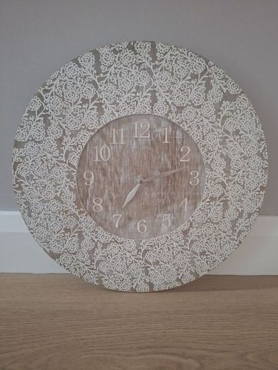 Round vintage-style clock