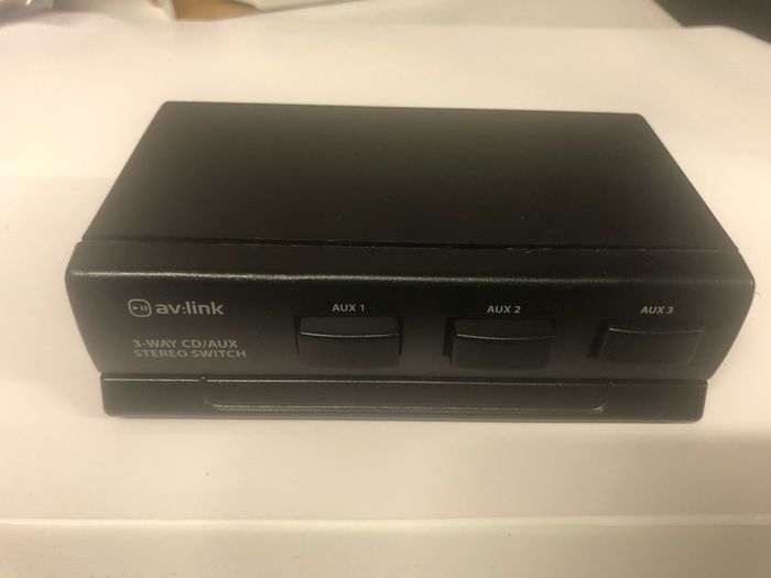3-Way CD/AUX Stereo Switcher