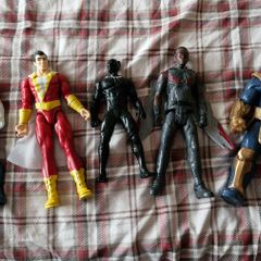 Superhero/villain figures,5 in total