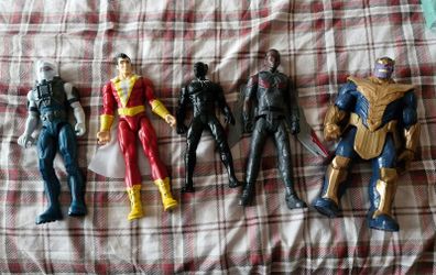 Superhero/villain figures,5 in total