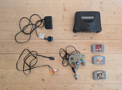 Nintendo 64, Controller and 3 Games 140 ONO