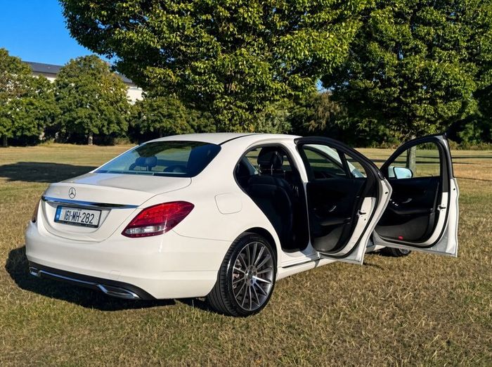 Mercedes-Benz C-Class 2016 (only 97,390KM)
