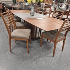 BoConcept Milano Table and 8 Chairs
