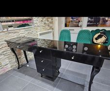 Double Manicure Station