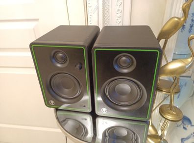 Mackie powered Speaker studio monitor