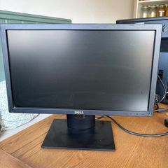 Dell Flat Panel Monitor 2019 + Power Cable + VGA Cable