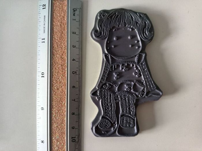 Sitting Tilda - Magnolia Rubber Stamp
