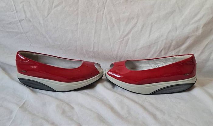 Mbt kainga rockers Size 4 eu 37 red leather in excellent condition