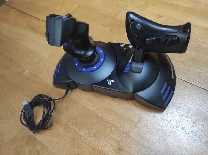 Thrustmaster T.Flight HOTAS flight controller - Playstation/PC compaitble