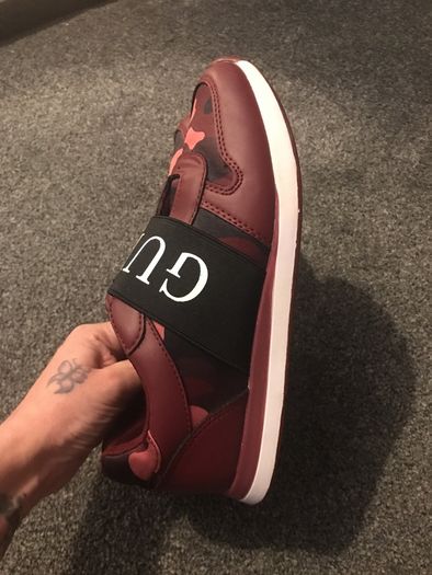 guess runners size 4.5