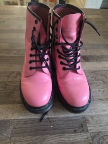 Doc martens Boots. Sz 5 50e  practically  new
