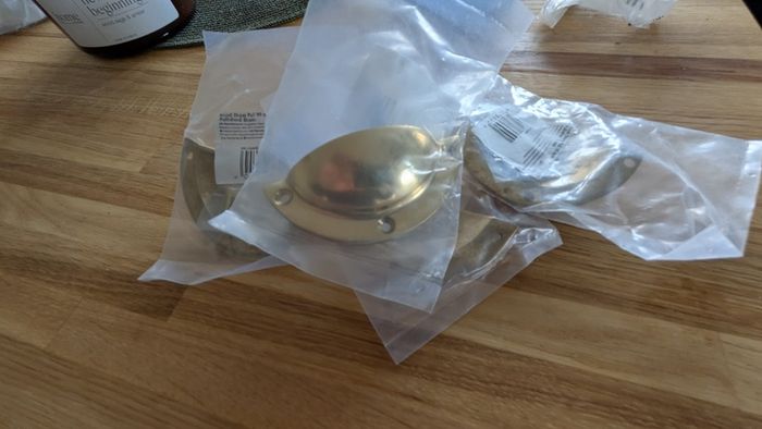 Essentials Shell Drawer Pull 90mm Polished Brass (12211)