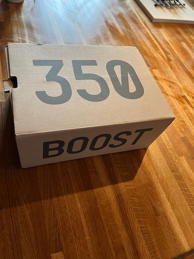 Yeezy 350 (Genuine) in box Size 5.5