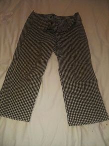 Ladies ankle length trousers