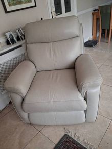 Harvey Norman Cream Italian Leather Almost New Recliner