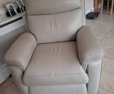 Harvey Norman Cream Italian Leather Almost New Recliner