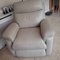 Harvey Norman Cream Italian Leather Almost New Recliner
