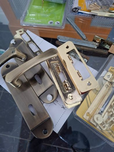 Large bundle of Locks