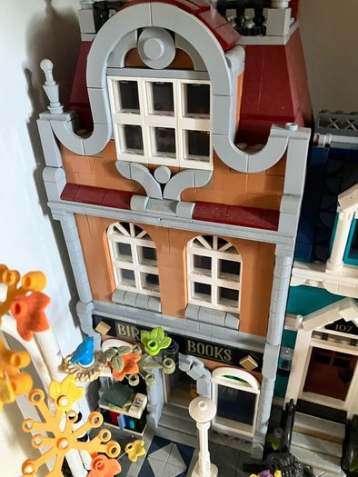 Lego Bookstore Modular set