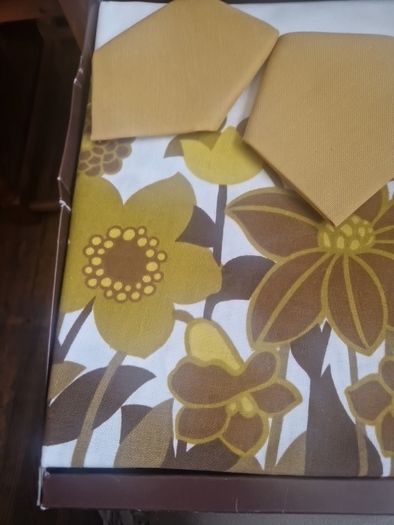 Retro tablecover