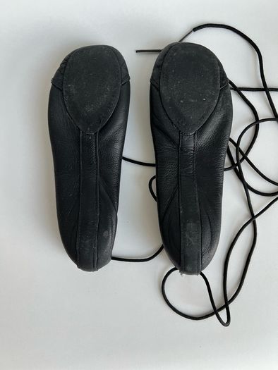 Irish dancing pomps size 1,5 UK, but ok for 2 and 2,5 UK