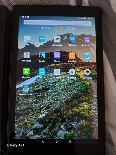 Amazon Fire HD 10 (7th Generation), 32GB, in excellent condition with cover case
