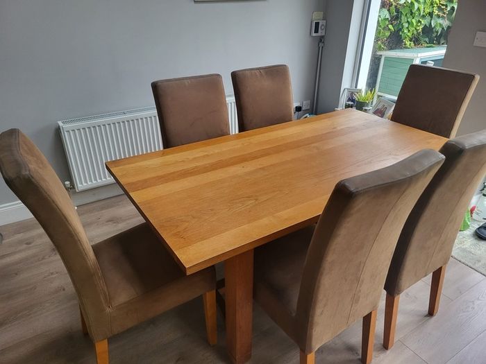 Solid Oak Dining Table & 6 Chairs