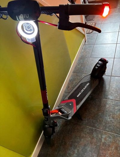 NEW e-scooter LIGHTWEIGHT 12kg!!! NIU KQiAir 25km/h FOLDABLE 50km range FAST CHARGING wide deck, handlebars and tires