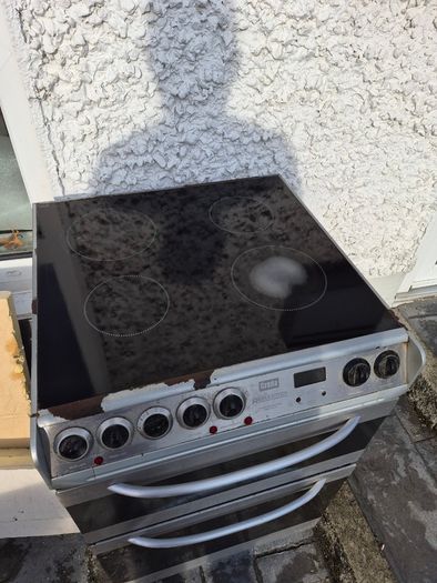 Free standing oven