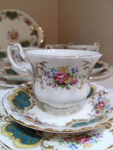 Vintage Royal Albert " Berkeley"  22 pieces Tea Set Fine Bone China
