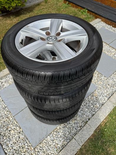 R16 Volkswagen alloys wheels & new tyres