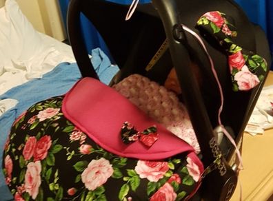 Maxi cosi girls cover with bow