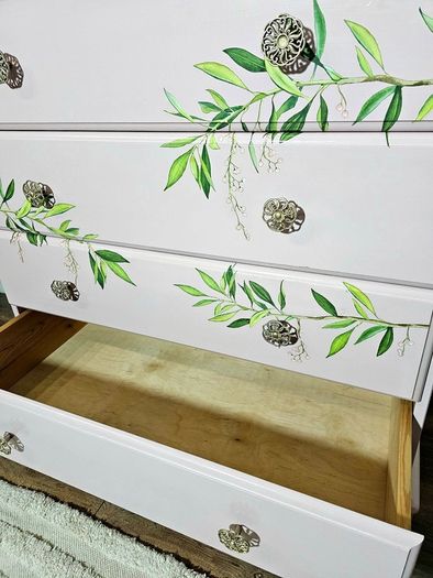 Chest of drawers