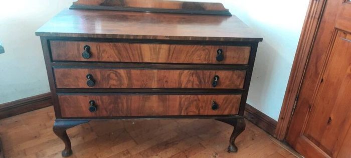 Vintage walnut veneer chest of drawers