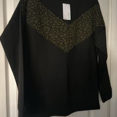 Sweatshirt. BNWT