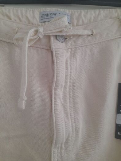 New with tags ladies cream denim shorts.