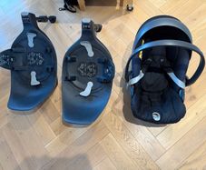 Cybex Cloud Z2 i-Size Car Seat + 2 ISOFIX Bases + UPPAbaby Vista Adapters