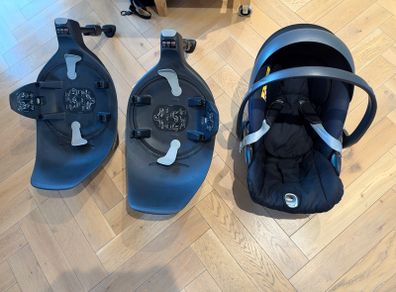 Cybex Cloud Z2 i-Size Car Seat + 2 ISOFIX Bases + UPPAbaby Vista Adapters