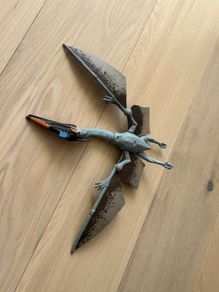 Jurassic World Dominion Massive Action Quetzalcoatlus Dinosaur Action Figure with Attack Movement